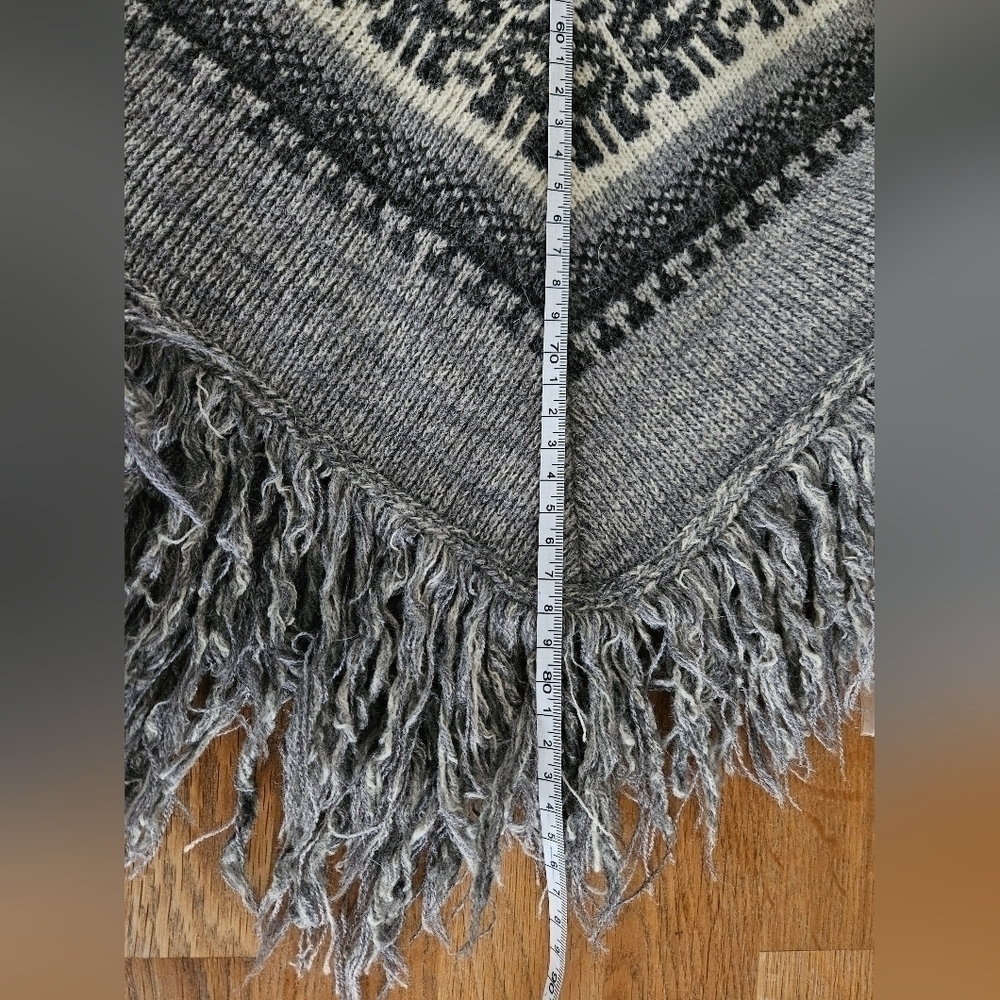 Vintage Wool Puncho by Lady Ann Knits Made  in Canada - Picture 6 of 9